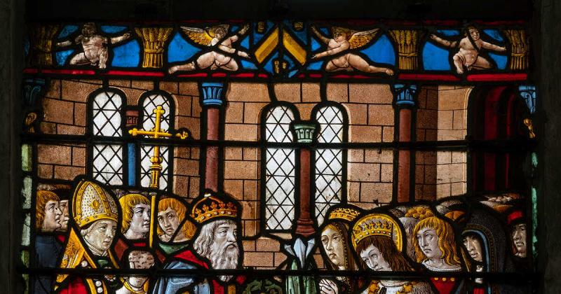 Vue aérienne historique de la cathédrale Notre-Dame de Paris avant l’incendie, montrant son architecture gothique majestueuse